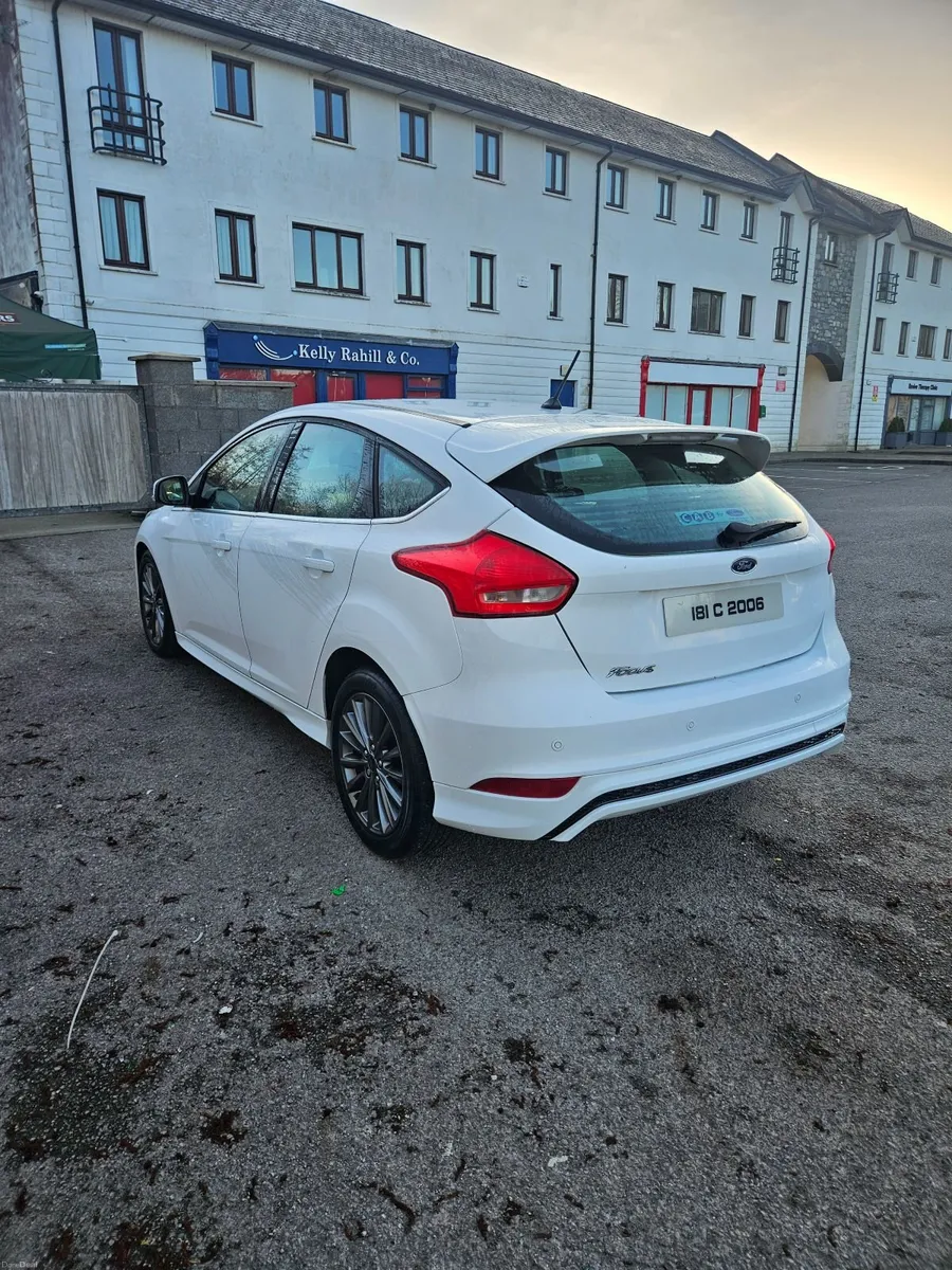 181 FORD FOCUS  ST LINE - Image 4