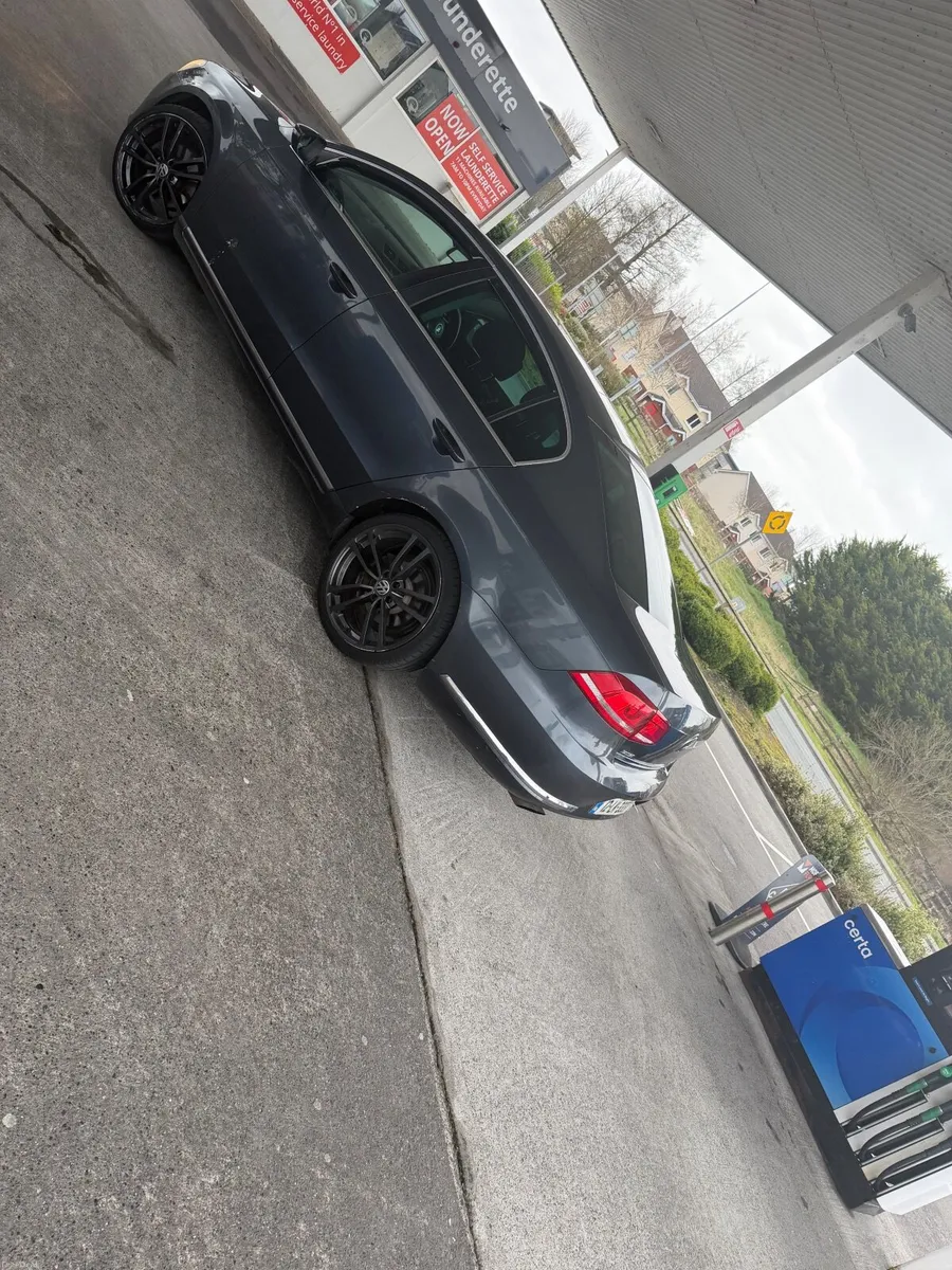 Volkswagen Passat 2012 - Image 2