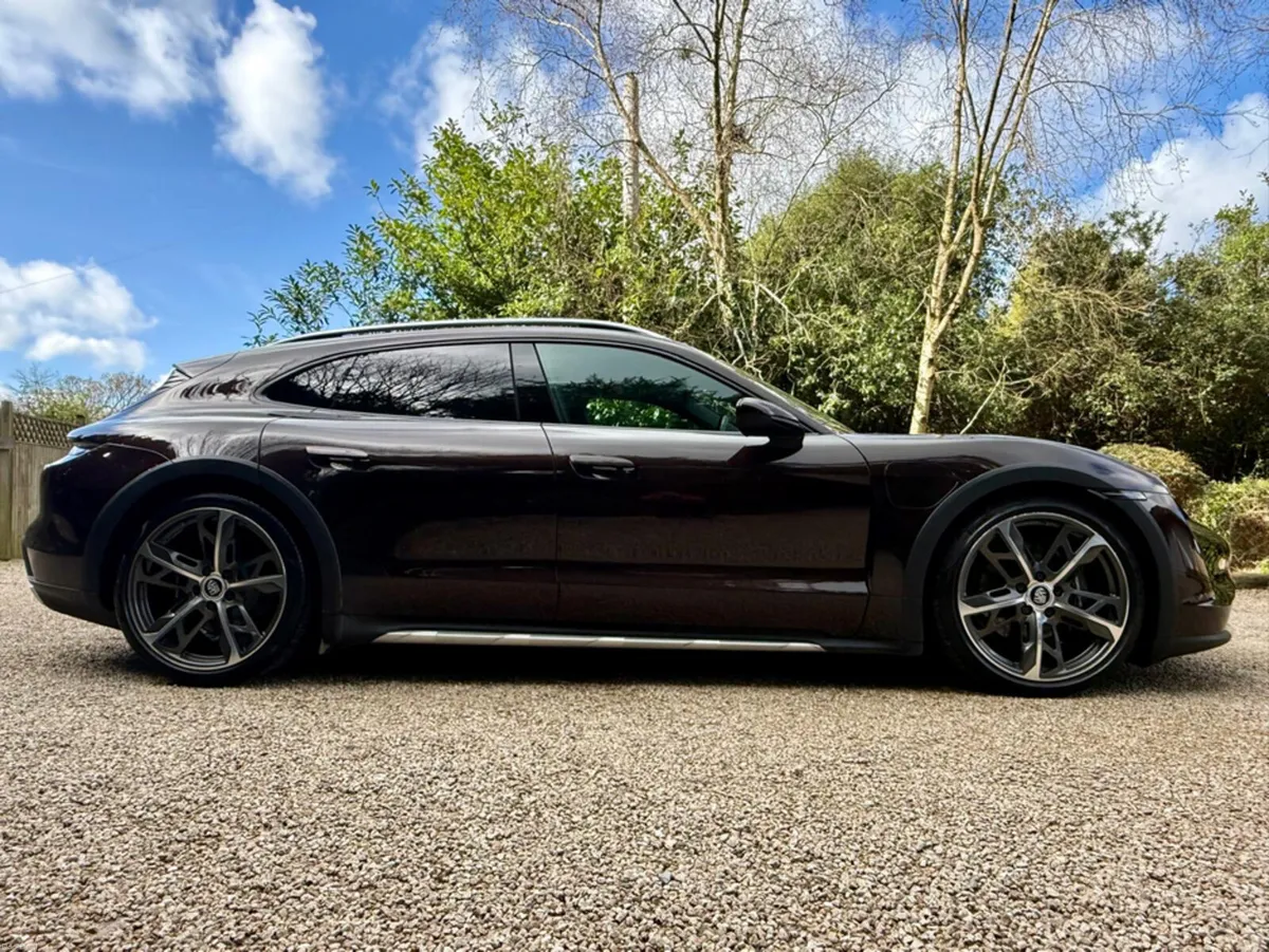 Porsche Taycan 4 CROSS TURISMO *Performance Batter - Image 3