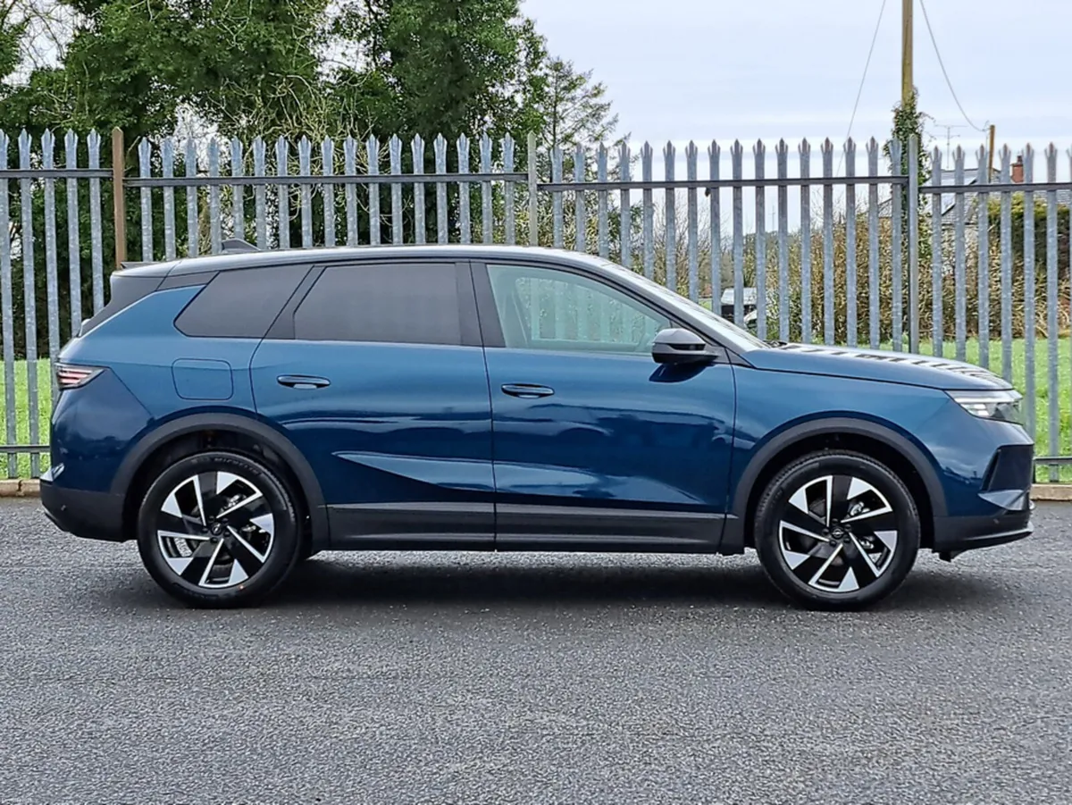 Opel Grandland GS 1.2TURBO 136BHP MILD HYBRID AUTO - Image 3