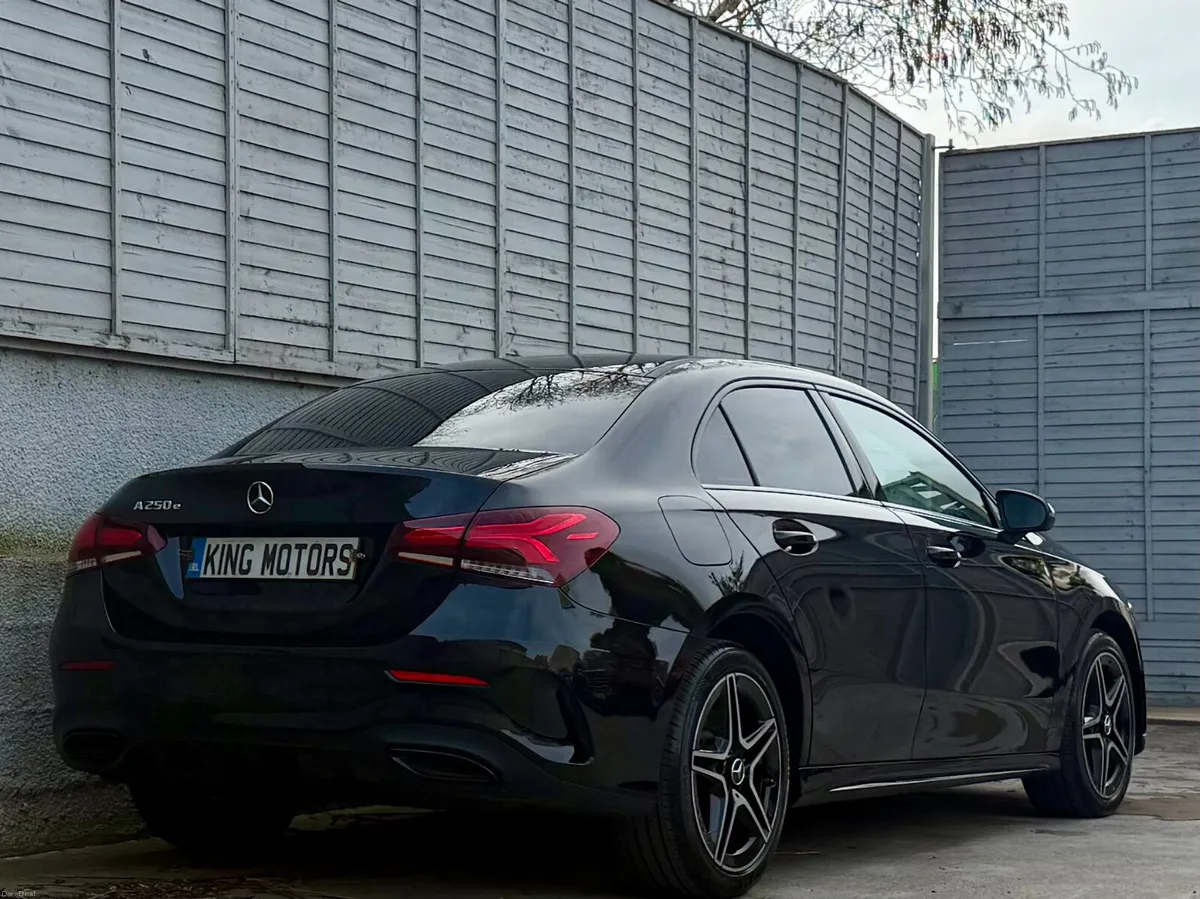 Mercedes-Benz AMG 2022 AMG LINE EDITION - Image 3