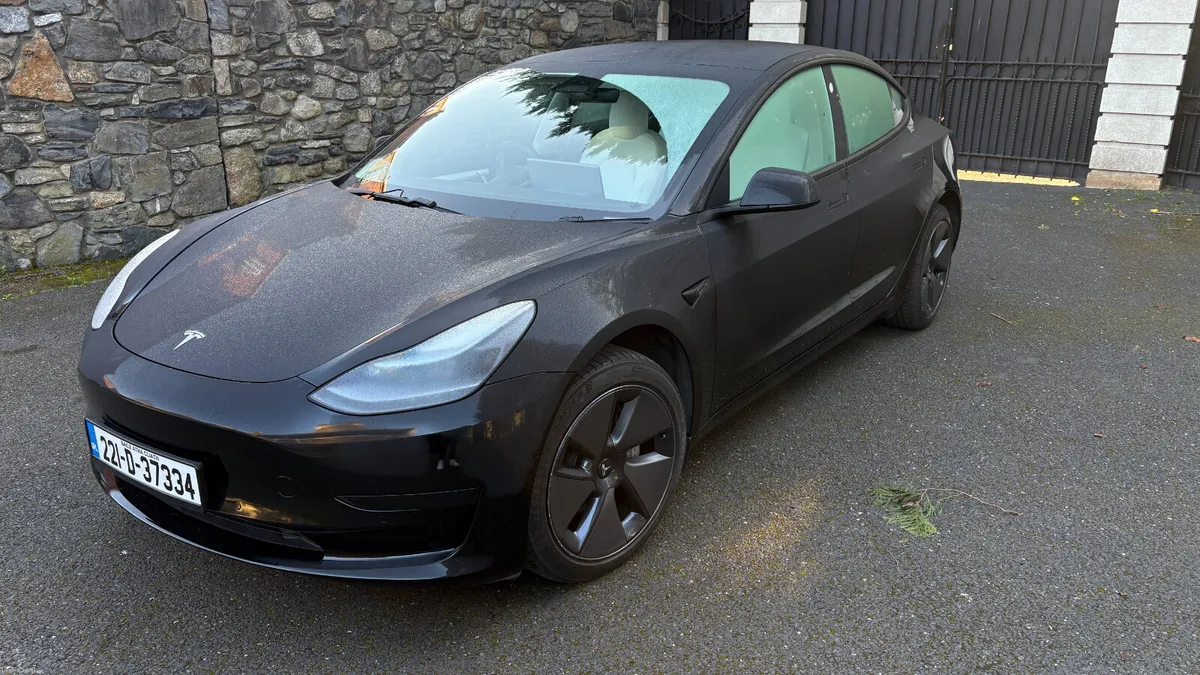 Tesla Model 3 2022 RWD White Interior - Image 4