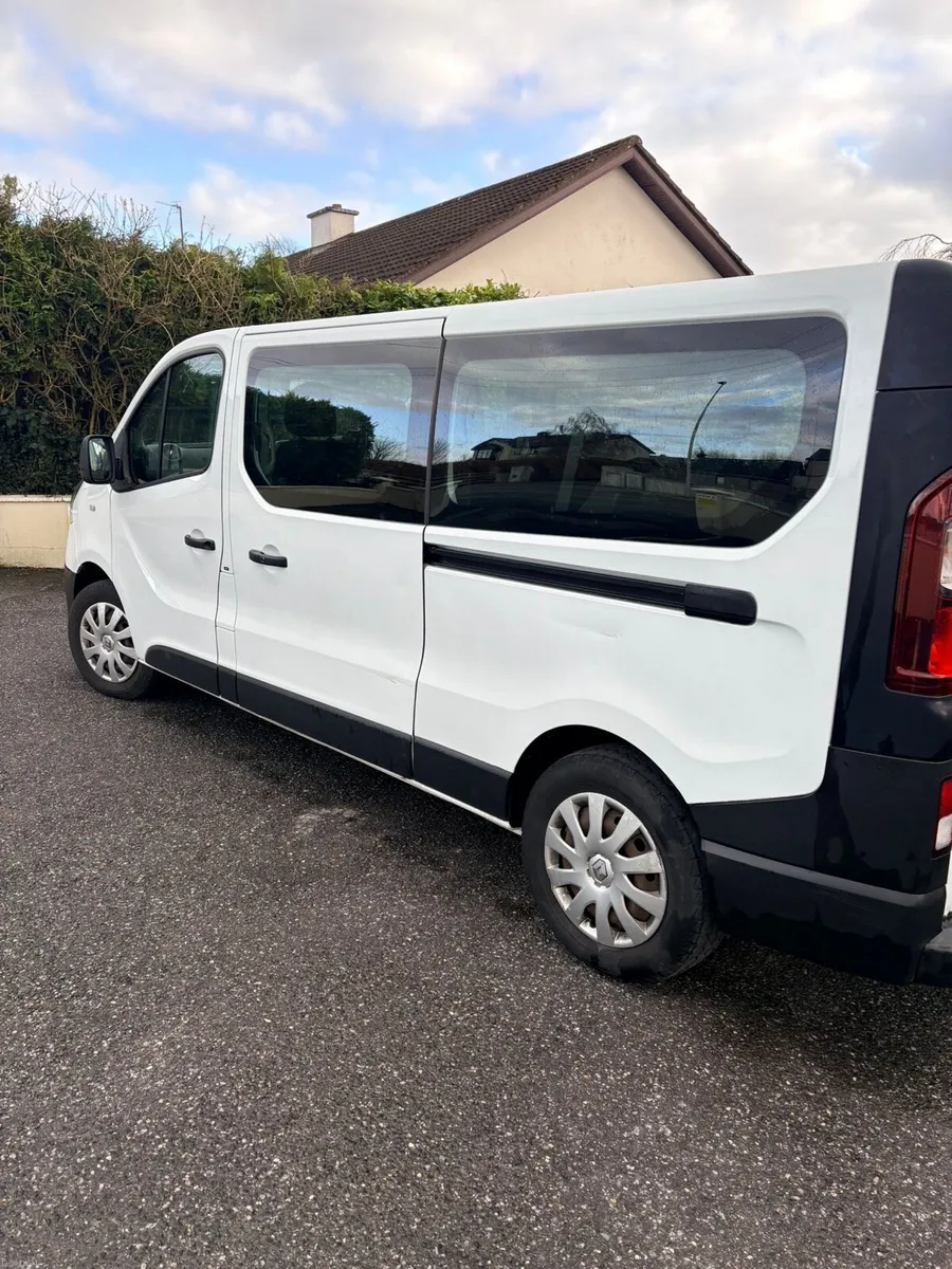 9 Seater Passenger Renault Traffic - Image 3