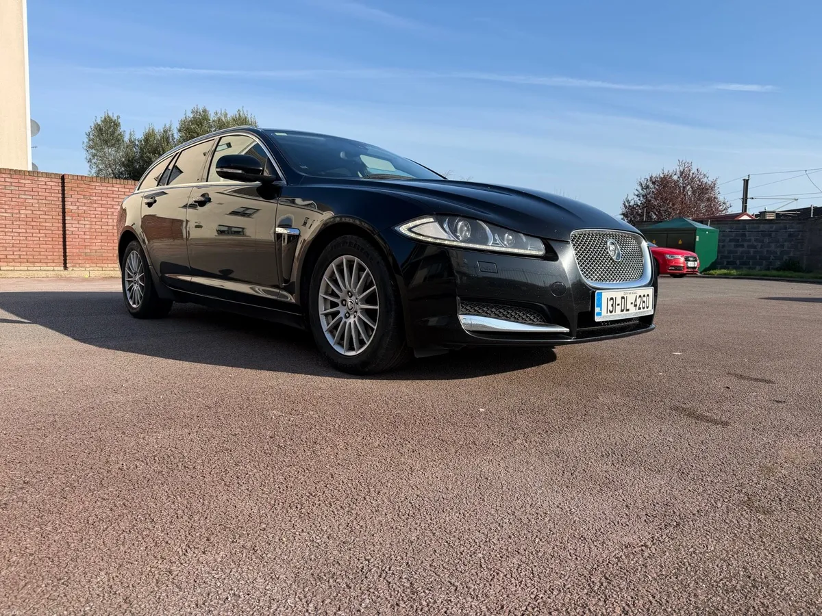 2013 Jaguar XF - Image 2