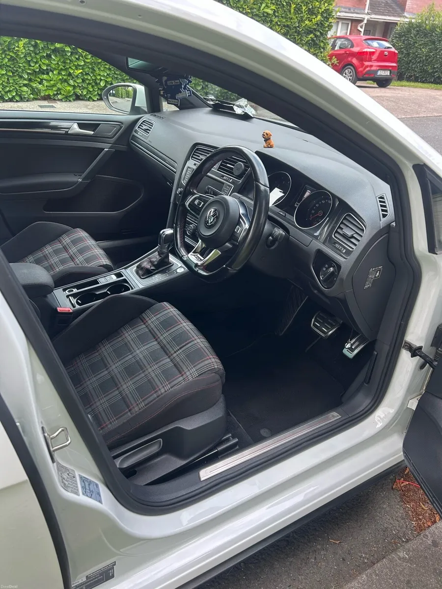Volkswagen Golf Gti 2.0 TSI DSG - Image 4