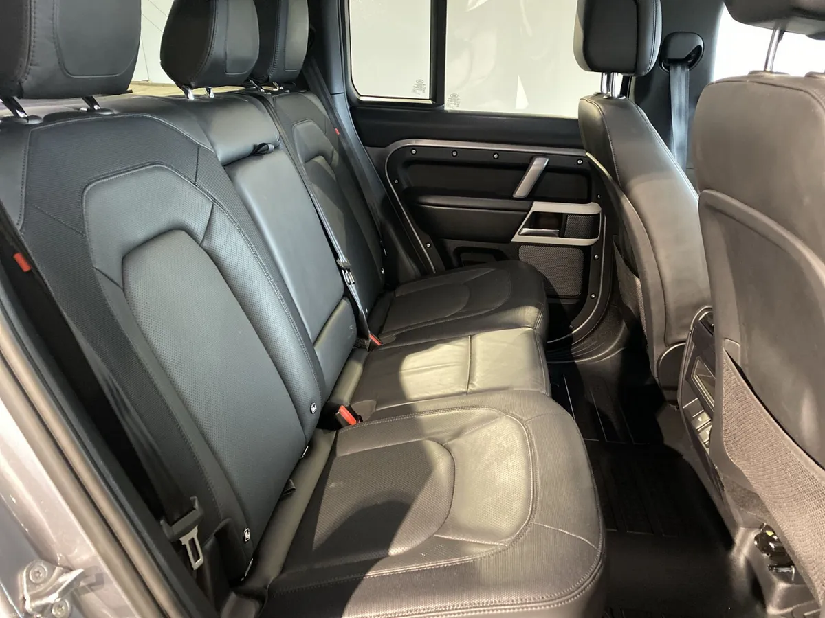 Land Rover Defender 2024 - Image 4