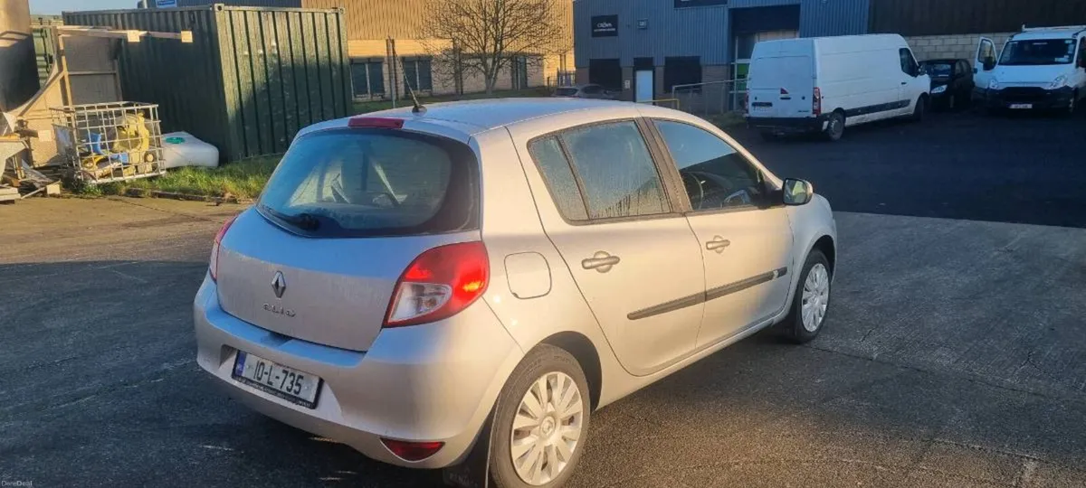 Renault clio 1.2 petrol 2010year - Image 2