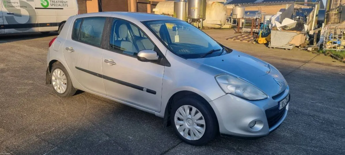 Renault clio 1.2 petrol 2010year - Image 4