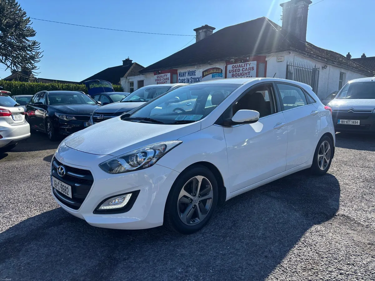 Hyundai i30 2016 DIESEL  LOW  MILEAGE - Image 2
