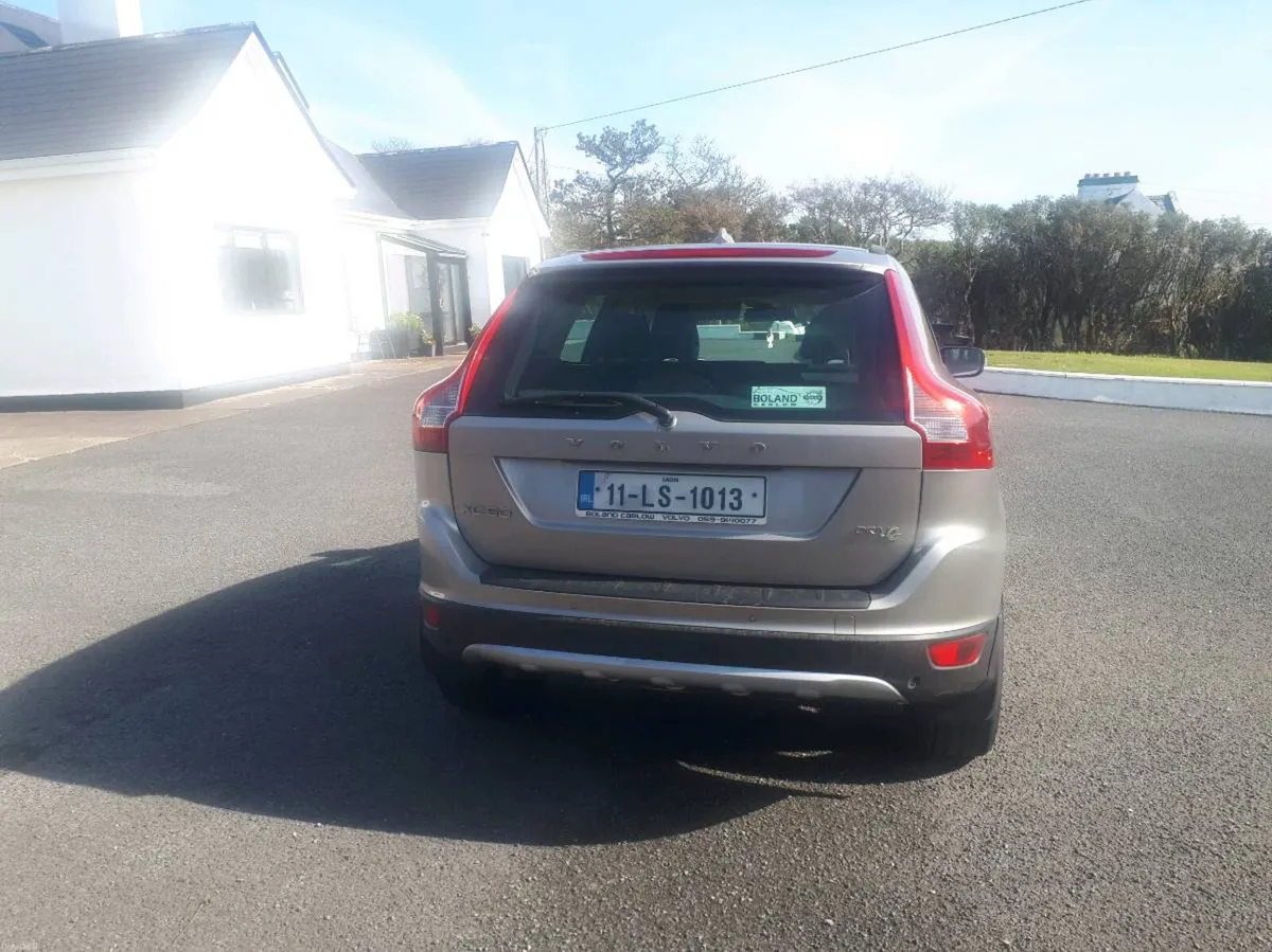 car volvo xc60 - Image 2