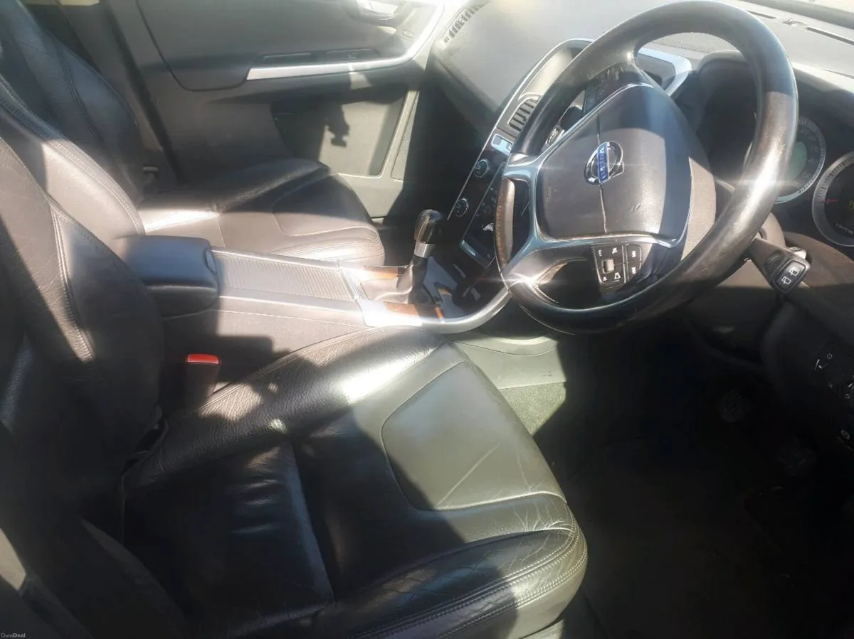 car volvo xc60 - Image 6