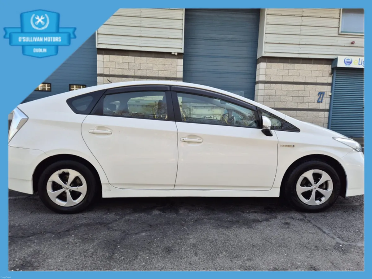 Toyota Prius 2015 / 1.8 PETROL HYBRID / AUTO - Image 4
