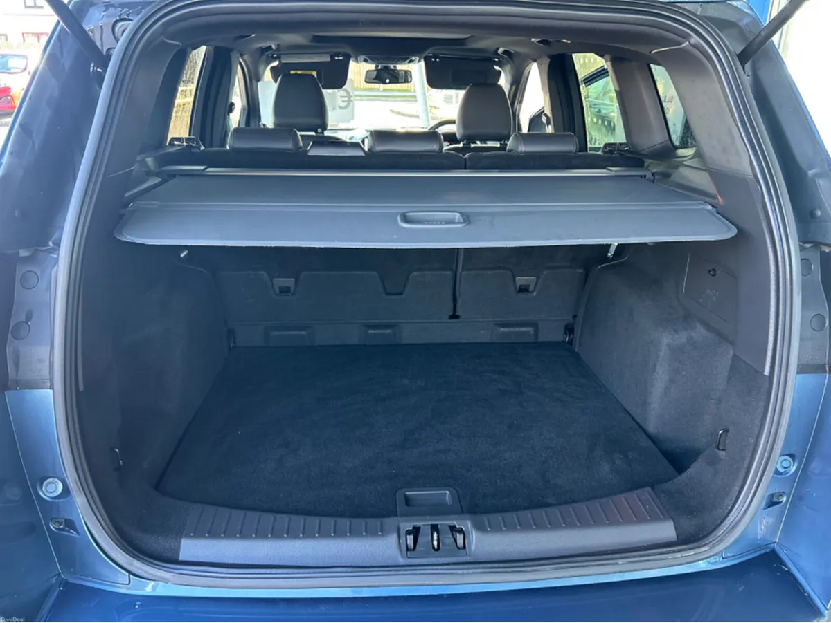 Ford Kuga 1.5 120PS M6 FWD 4DR ST-LINE - Image 3