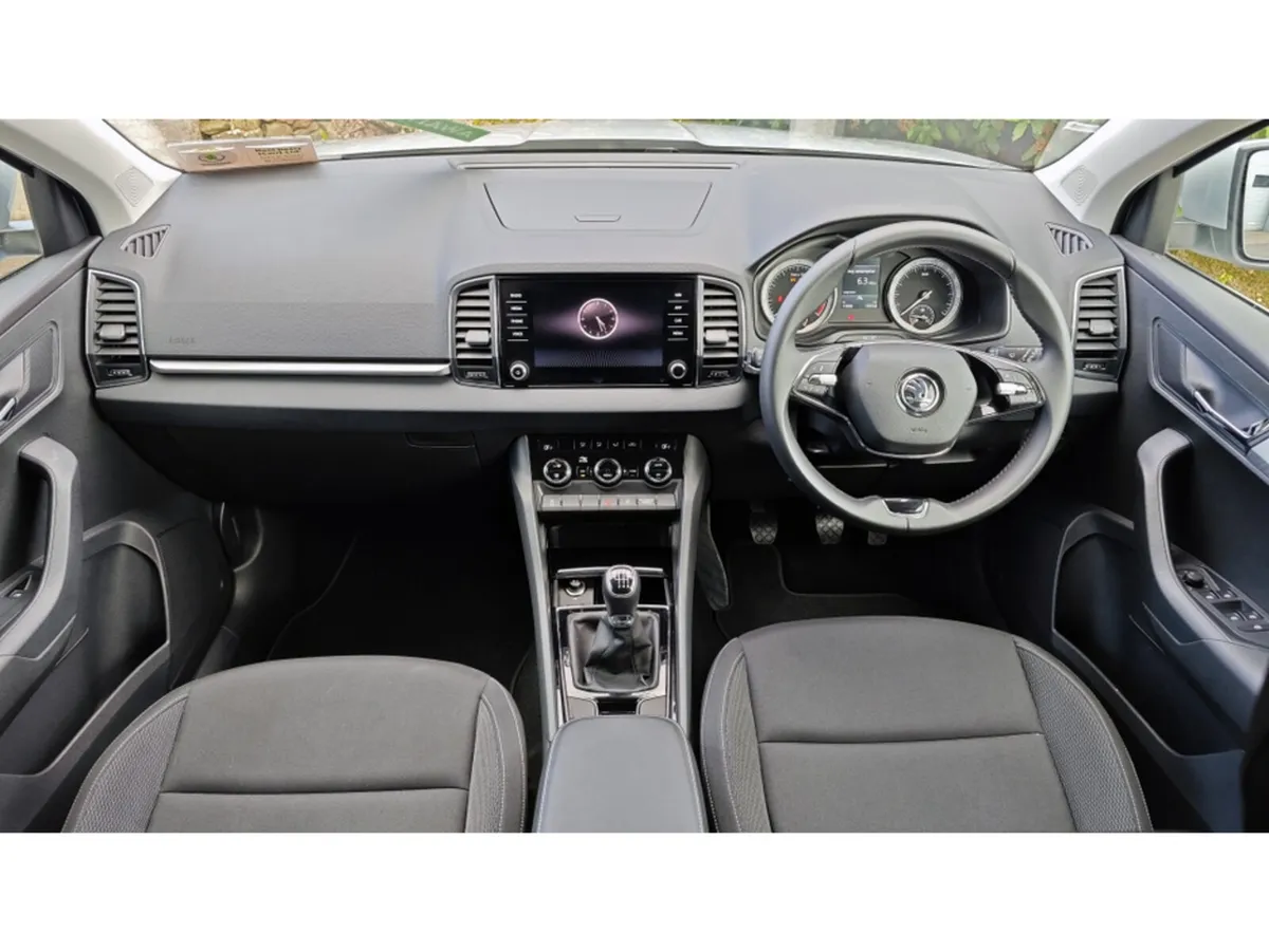 Skoda Karoq AMBITION 2.0 TDI 115HP WITH ONLY 28,00 - Image 2