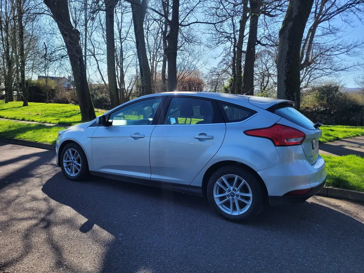 CLEAN 162 FORD FOCUS ZETEC. - Image 2