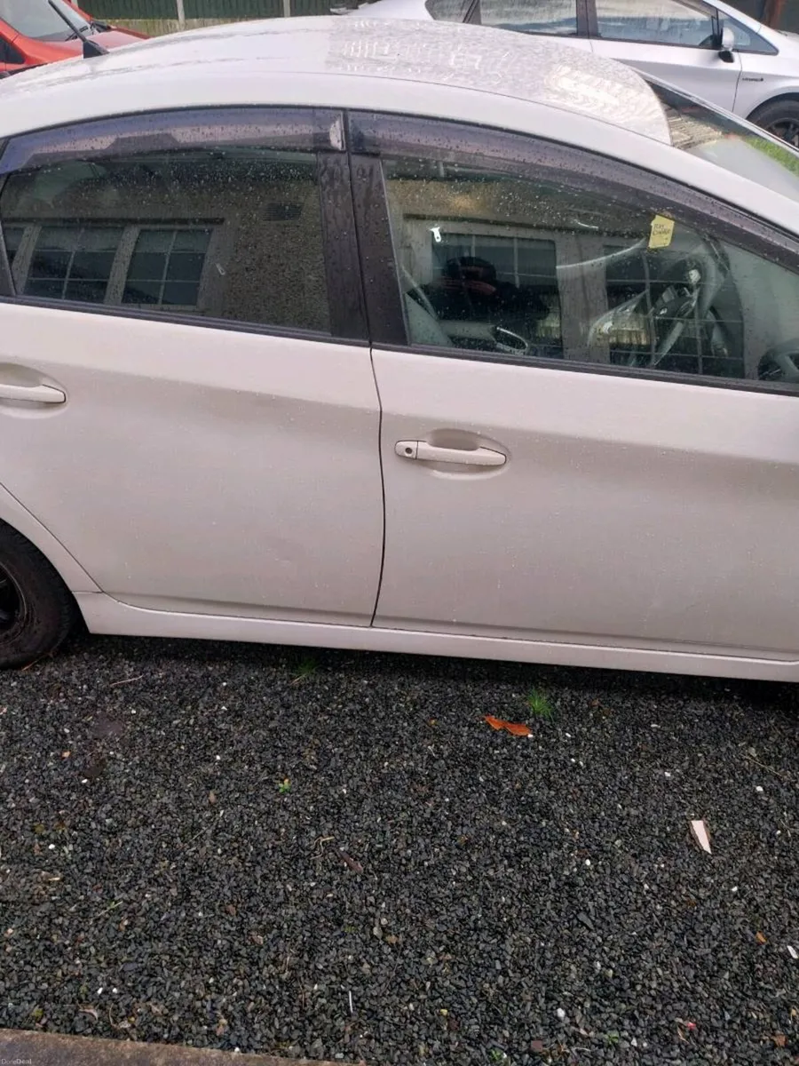 Toyota prius - Image 3