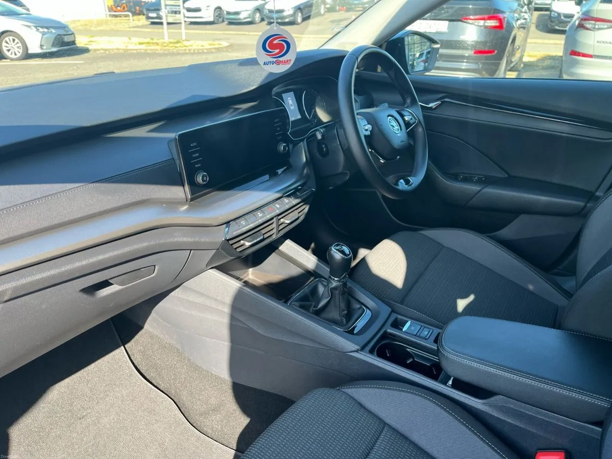 Skoda Octavia OCTAVIA AMB 2.0TDI 115HP-EASTER SALE - Image 3