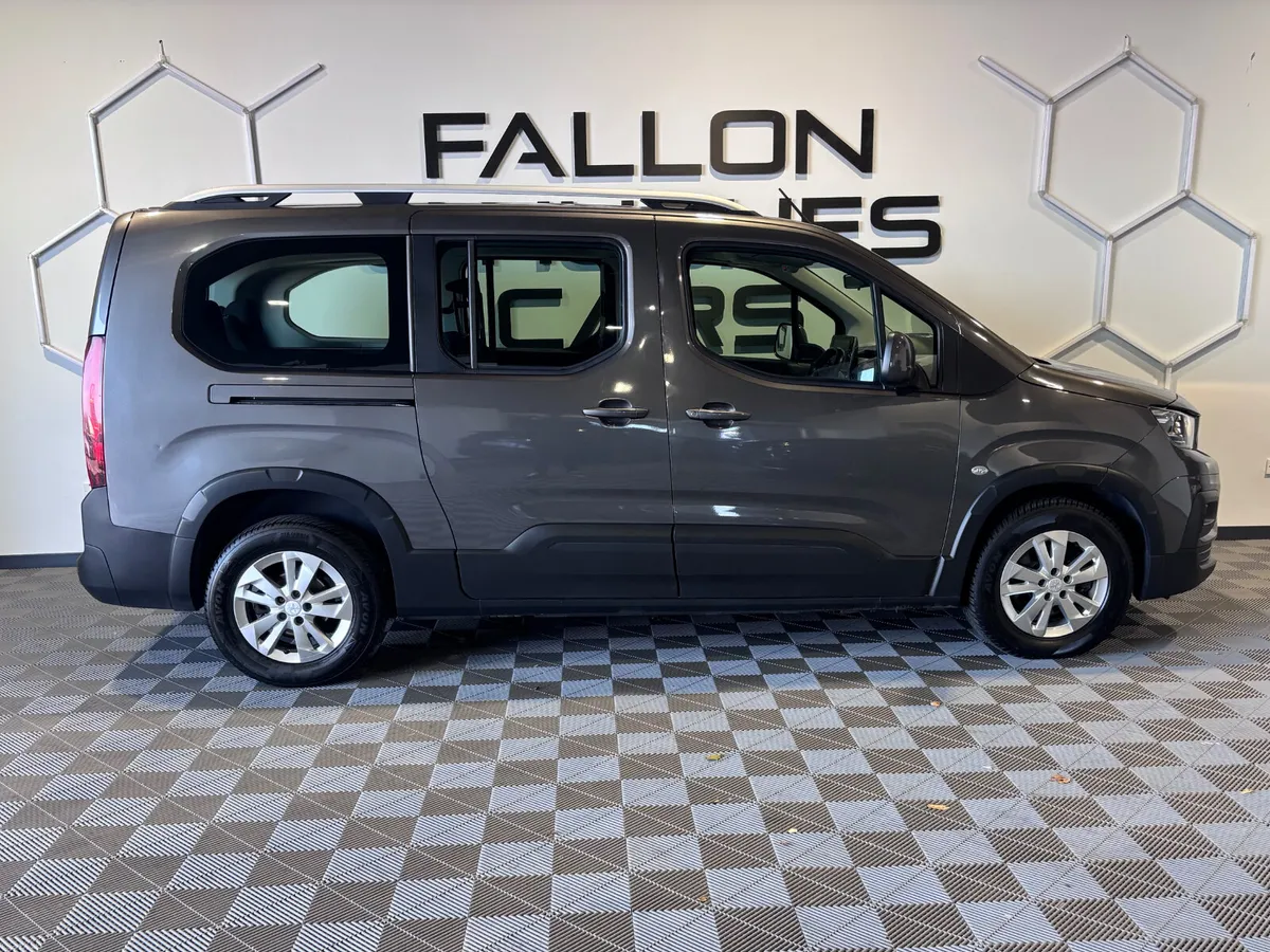 Peugeot Rifter ALLURE LONG 1.5 AUTO / 7 SEATER - Image 4