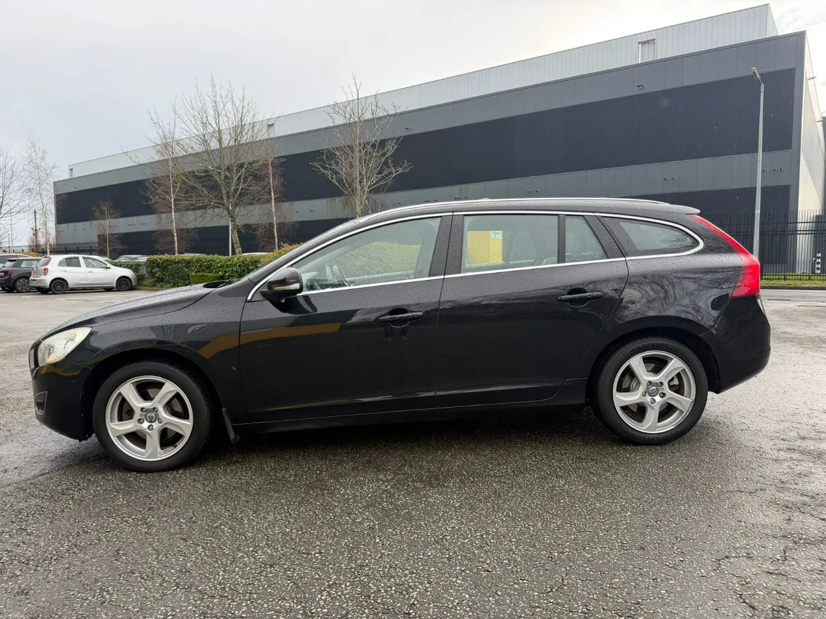 Volvo V60 1.6D Touring Luxury - Image 3