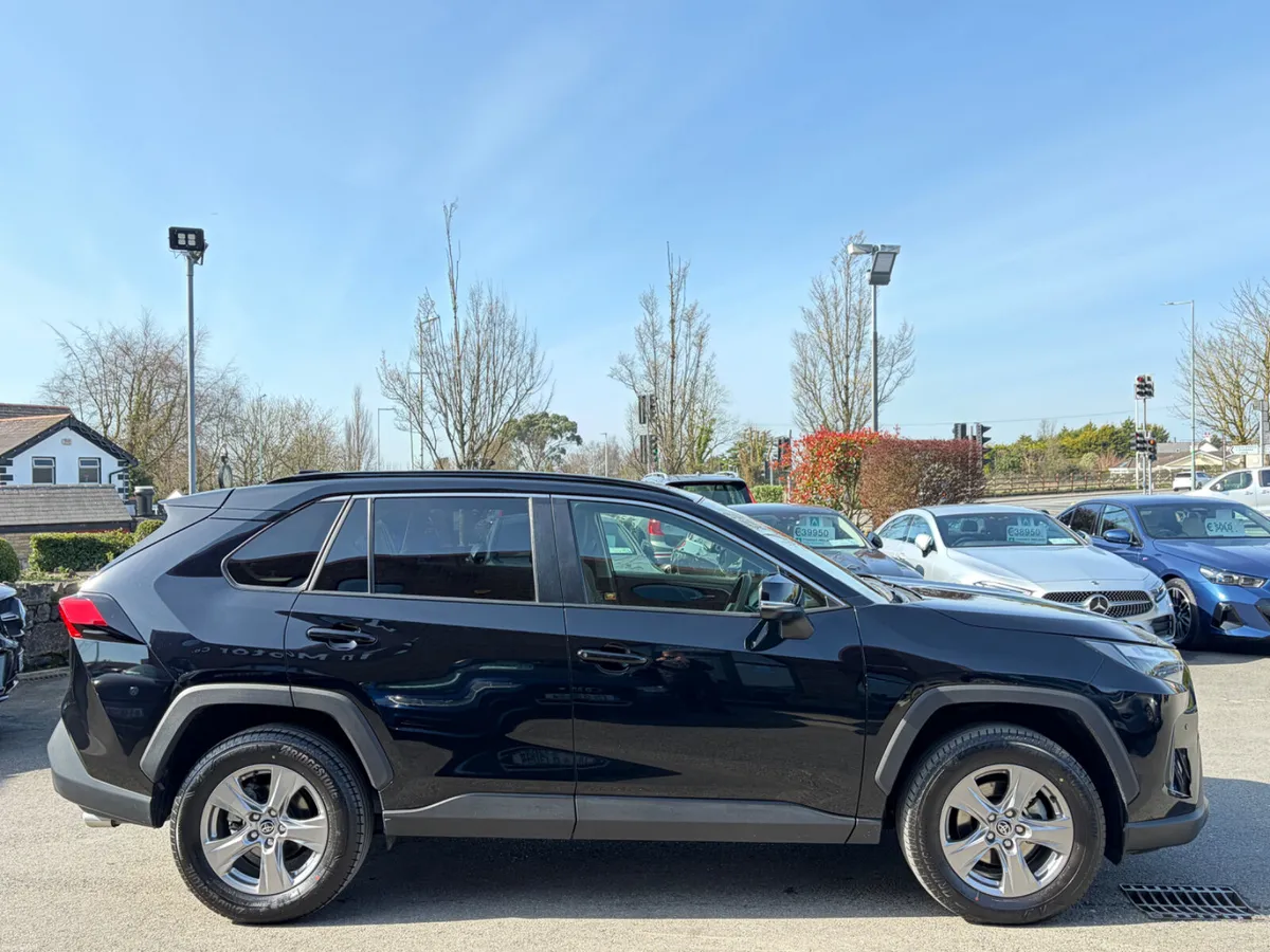 242 Toyota RAV4 Hybrid Automatic *Low Kils* - Image 4