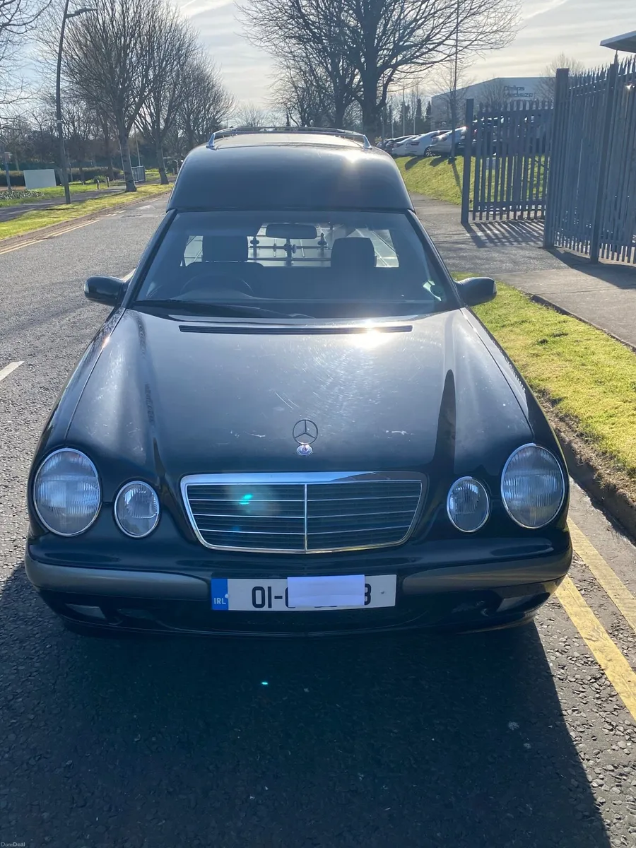 Mercedes-Benz E-Class 2001 - Image 3