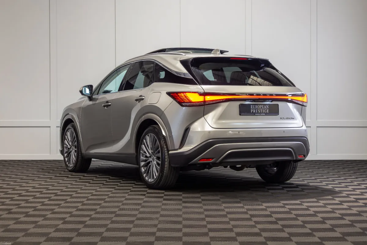 2024 Lexus RX450H+ Premium - Image 4
