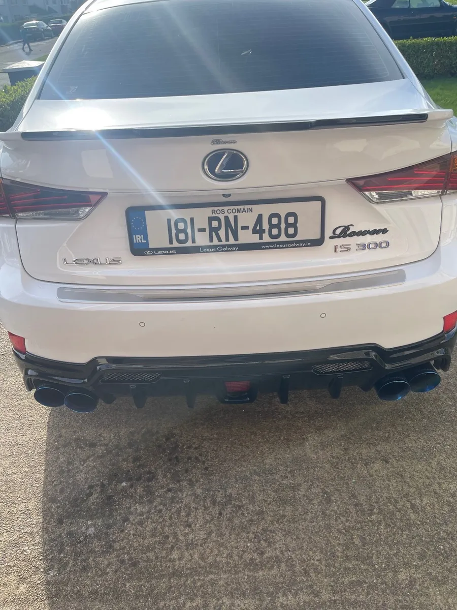 2018 Lexus is 300h F Sport - Image 4