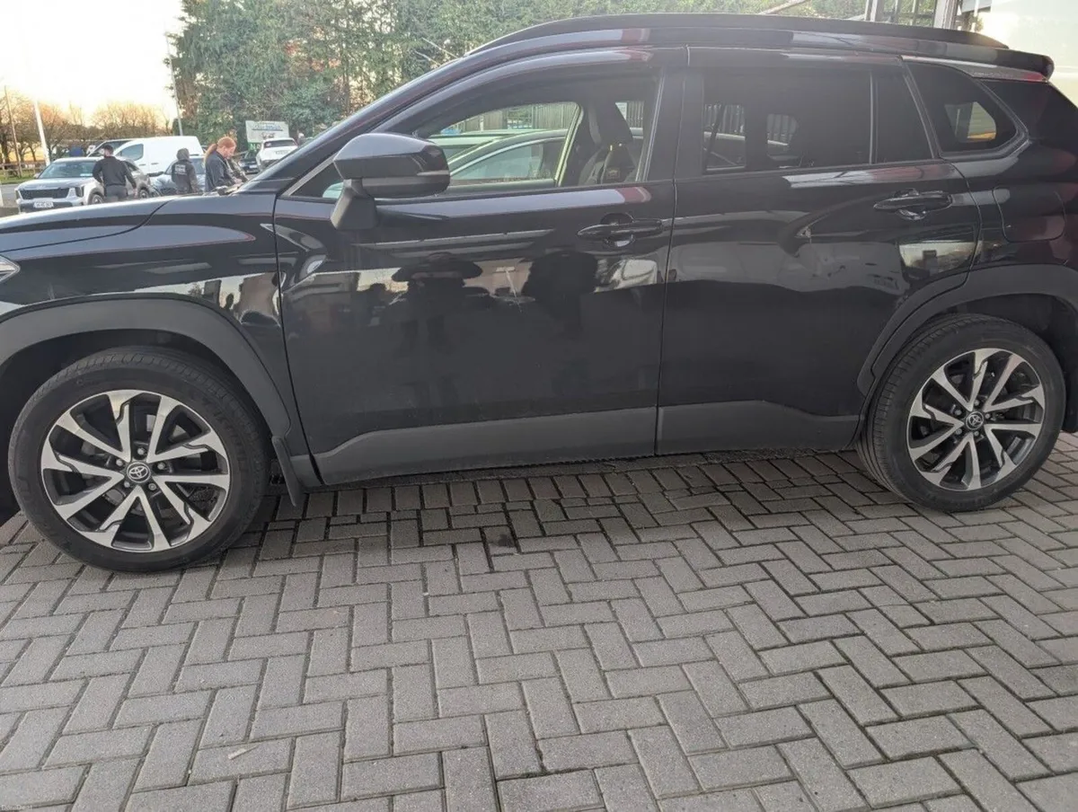 Toyota Corolla Cross Luna Sport 4dr A - Image 2