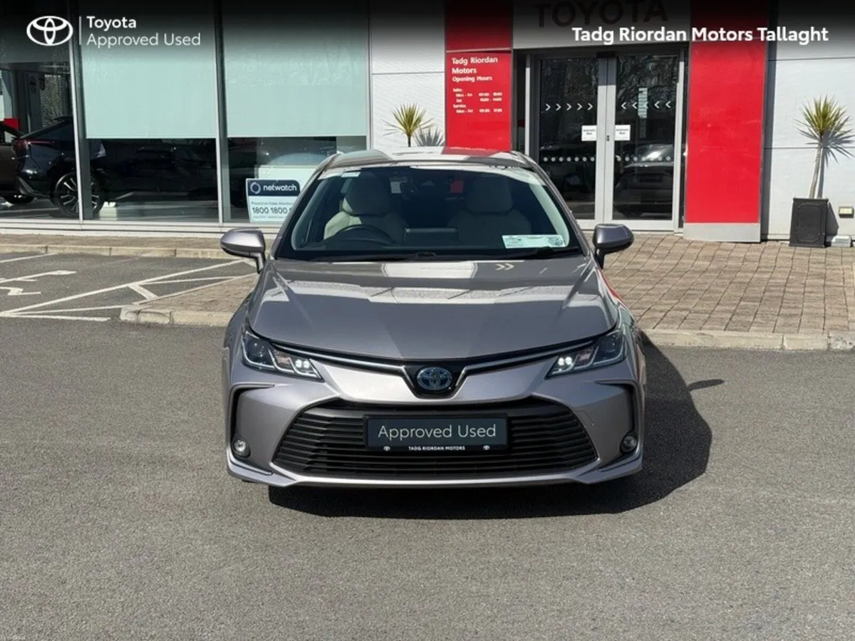 Toyota Corolla HYBRID LUNA SPORT SALOON - Image 5
