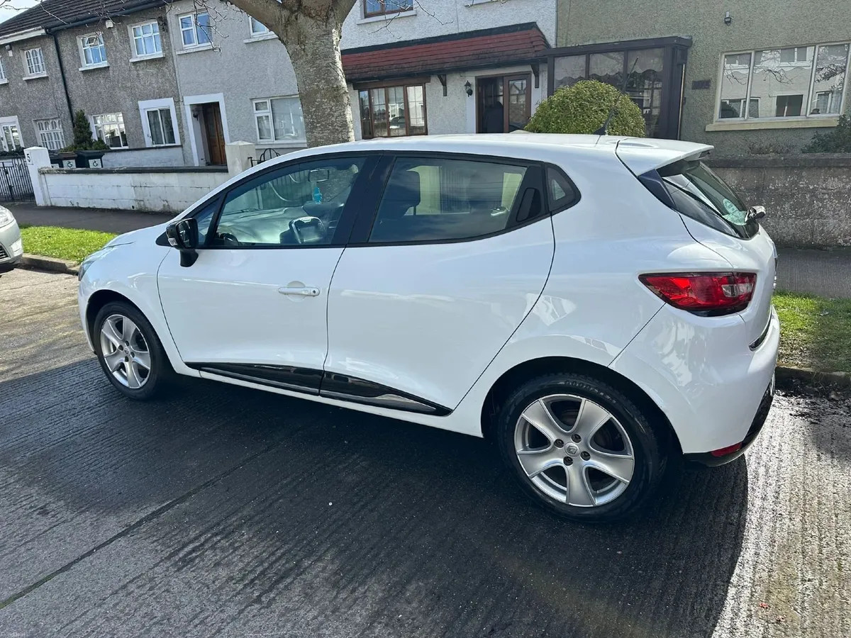 Renault Clio 2015 - Image 2