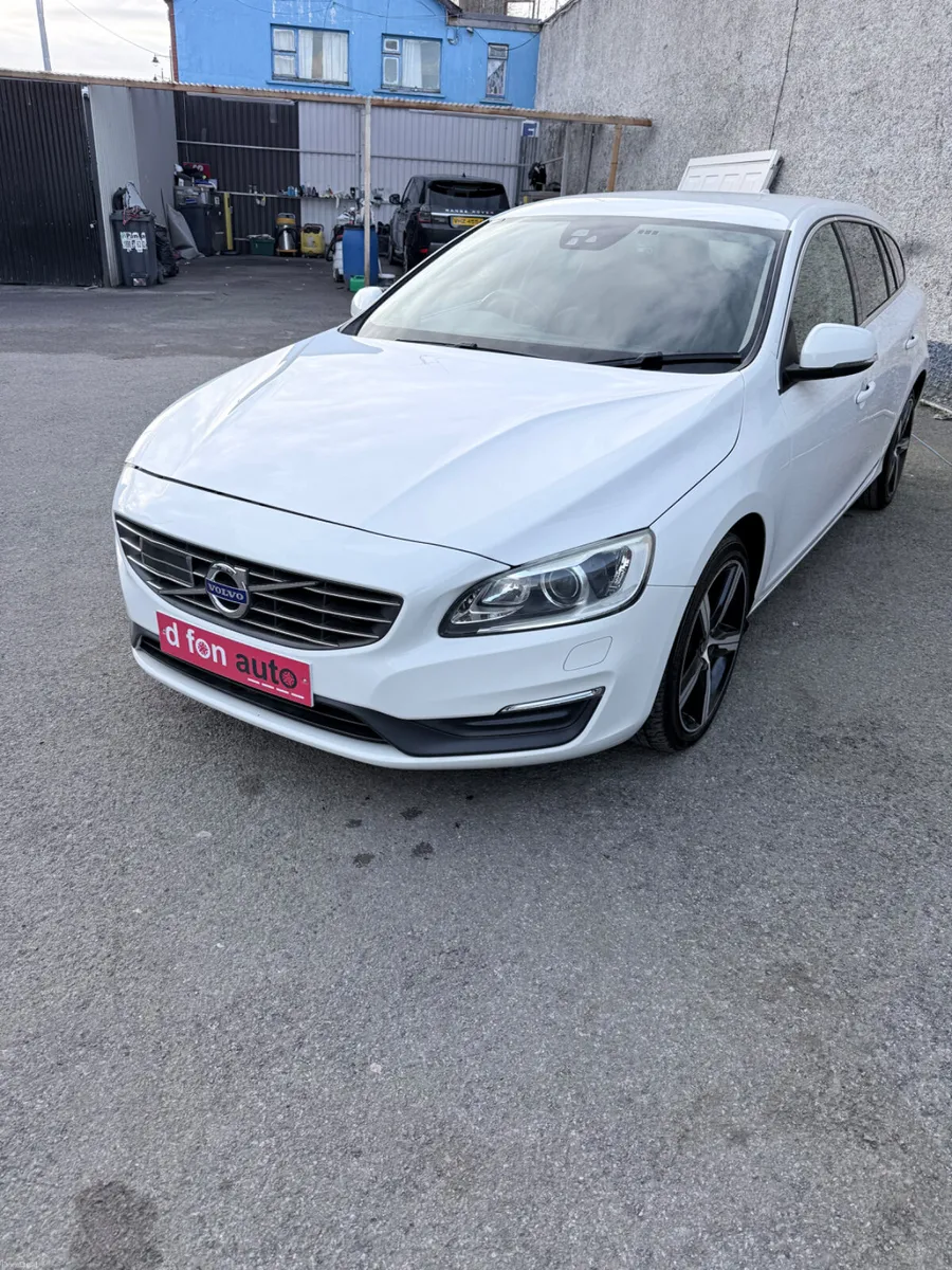Volvo V60 2.0D SE LUX AUTO LOW KMS - Image 6