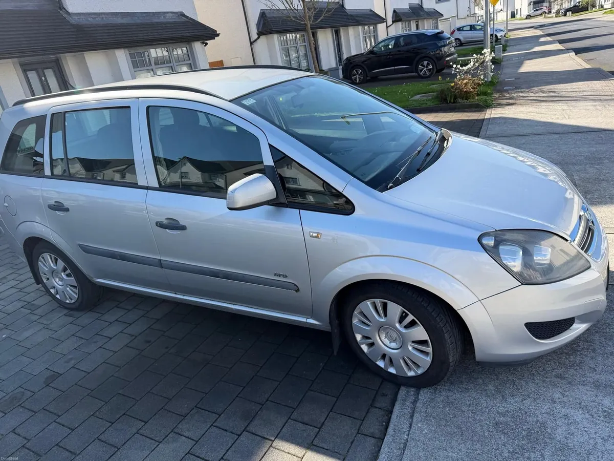 Opel Zafira 2011 - Image 1