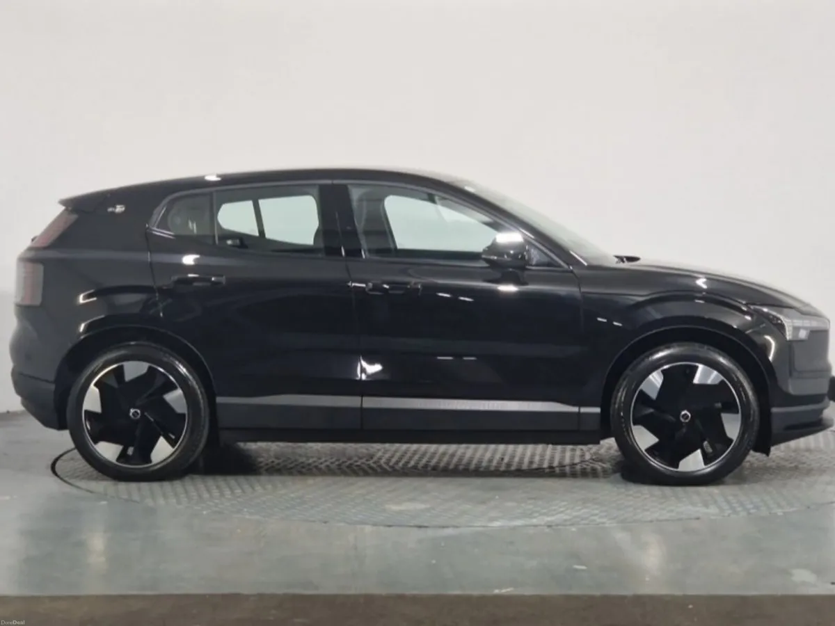 Volvo EX30 SM Extended Range Plus - Image 4