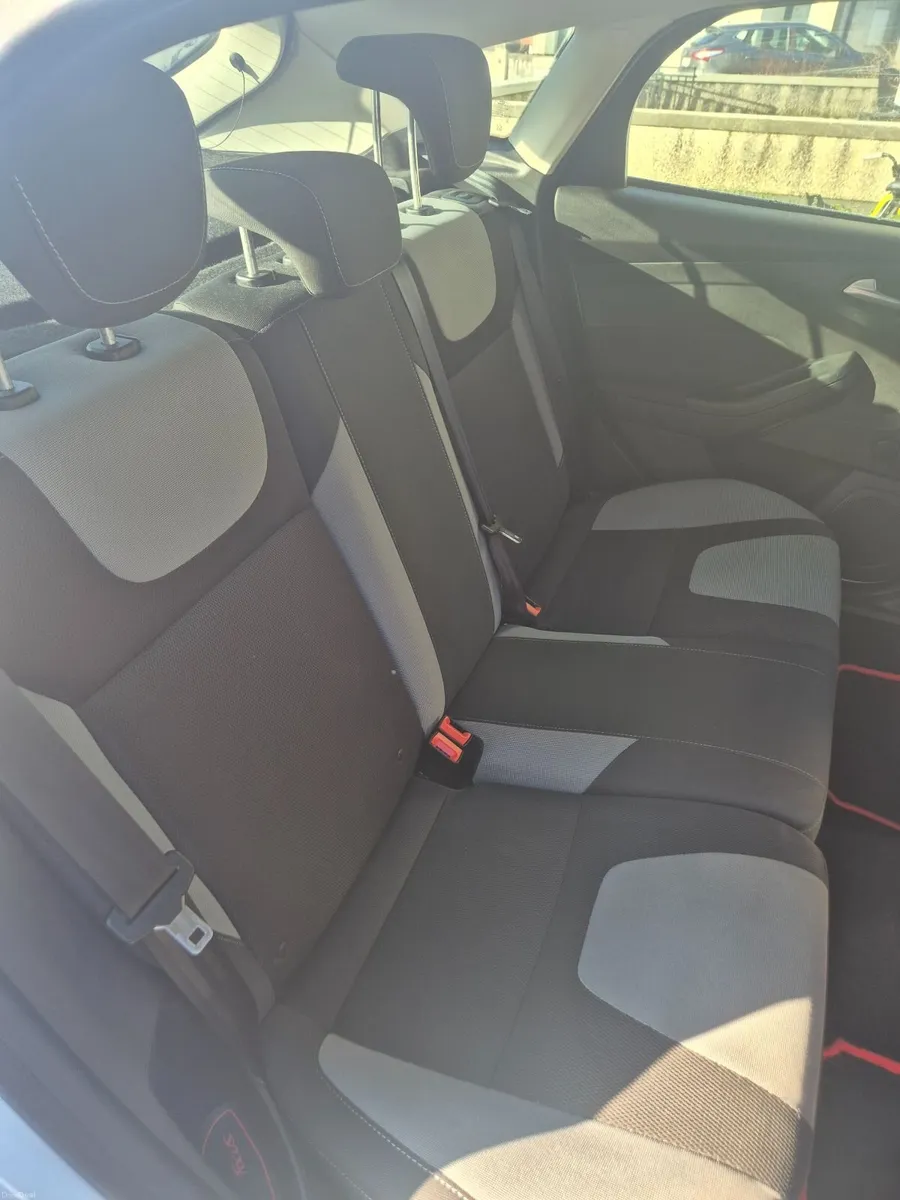 Ford Focus 2013 - Image 2