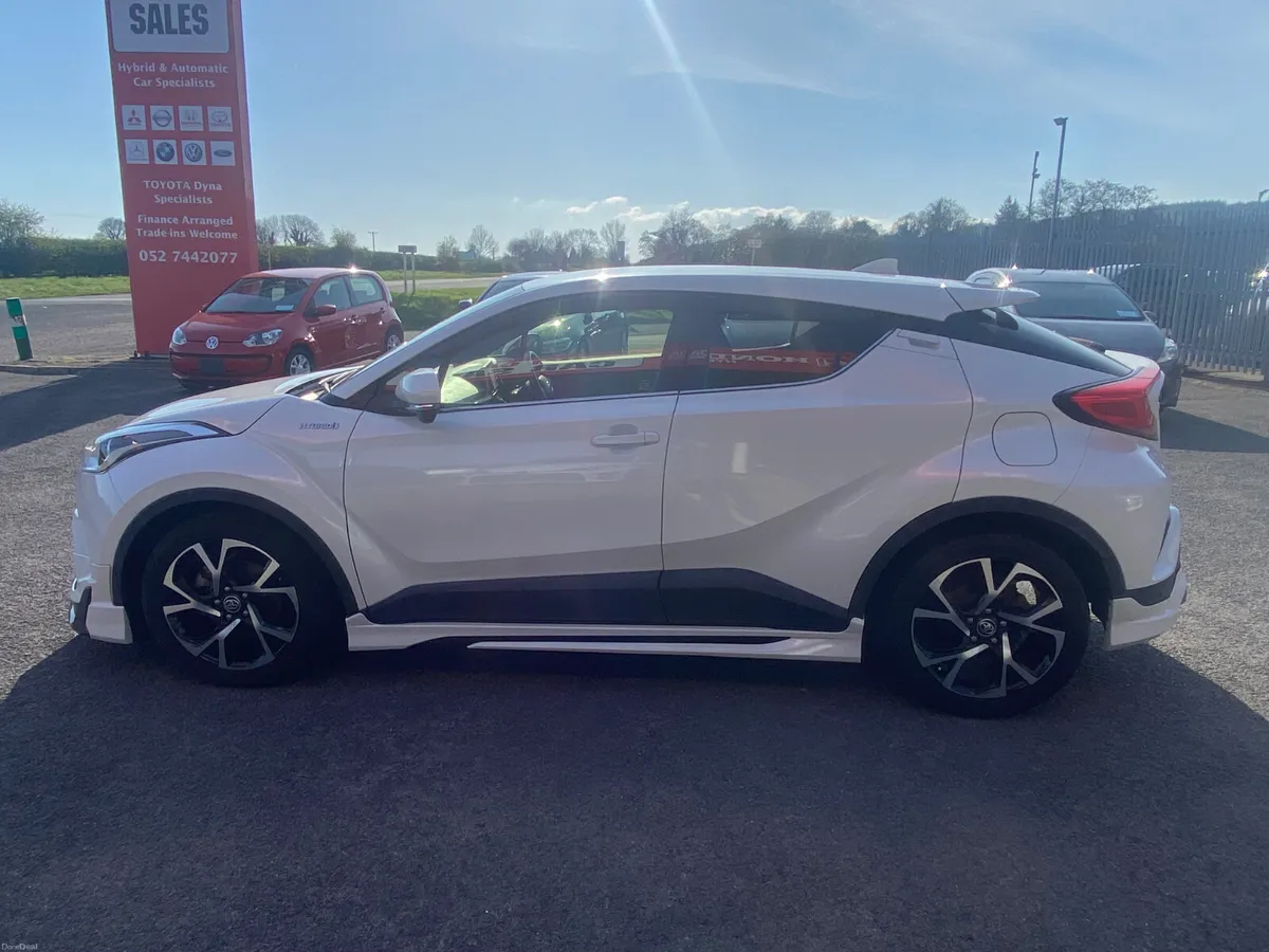 2017 Toyota CHR - Image 4