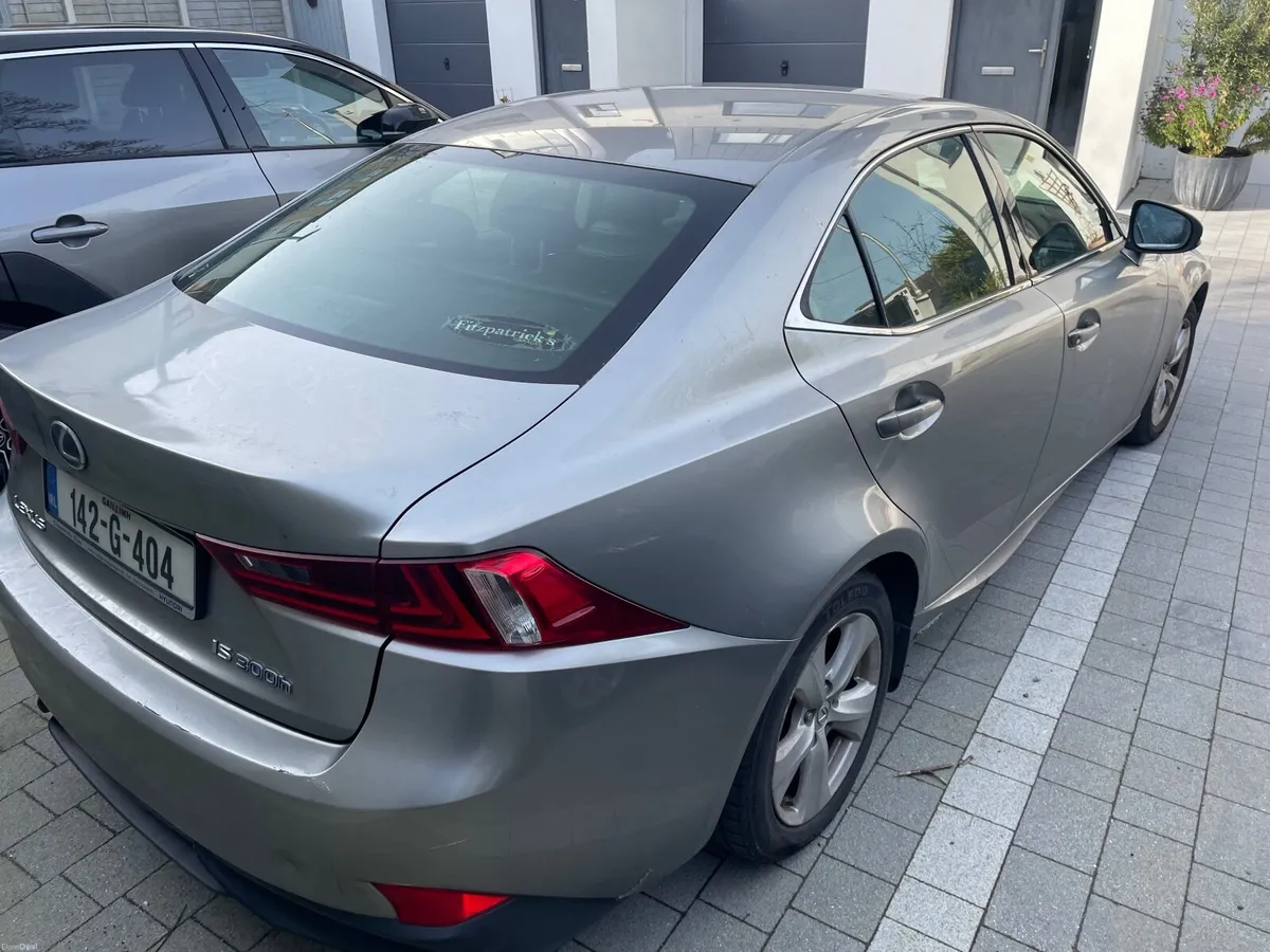 Lexus IS 300 2014 - Image 2