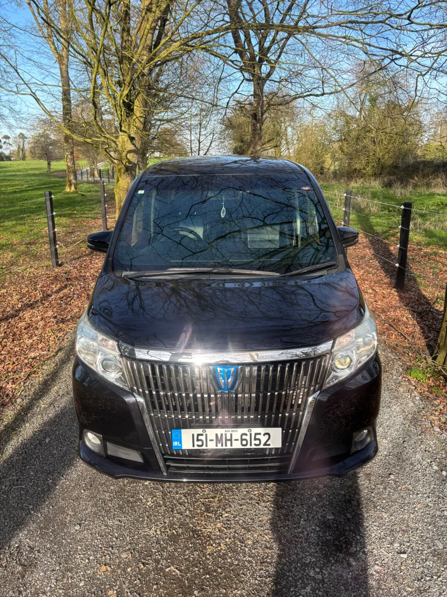 Toyota Noah 2015 - Image 1