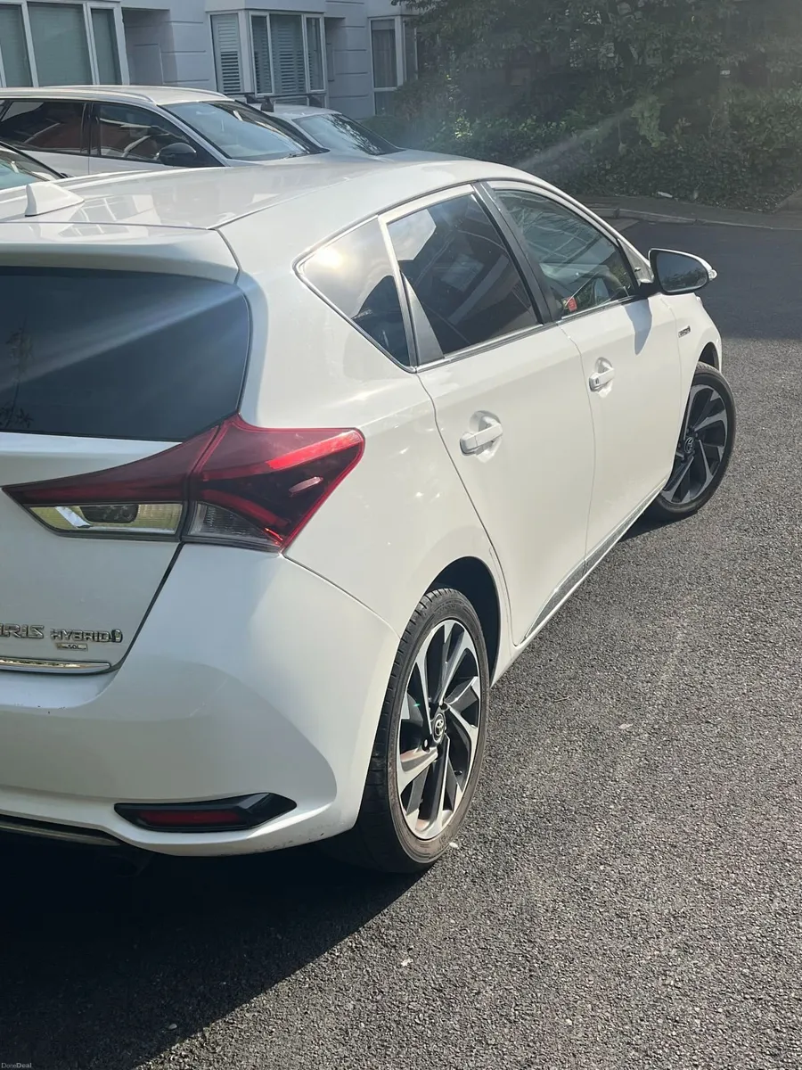 161 Toyota Auris Sol Hybrid Auto | High Spec | 94k - Image 4