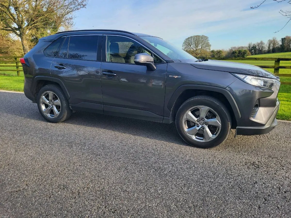 TOYOTA RAV4 HYBRID 2019. €23750 - Image 2