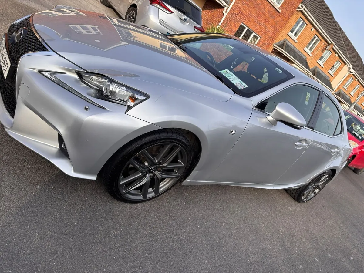 Lexus IS 2015 - Image 4