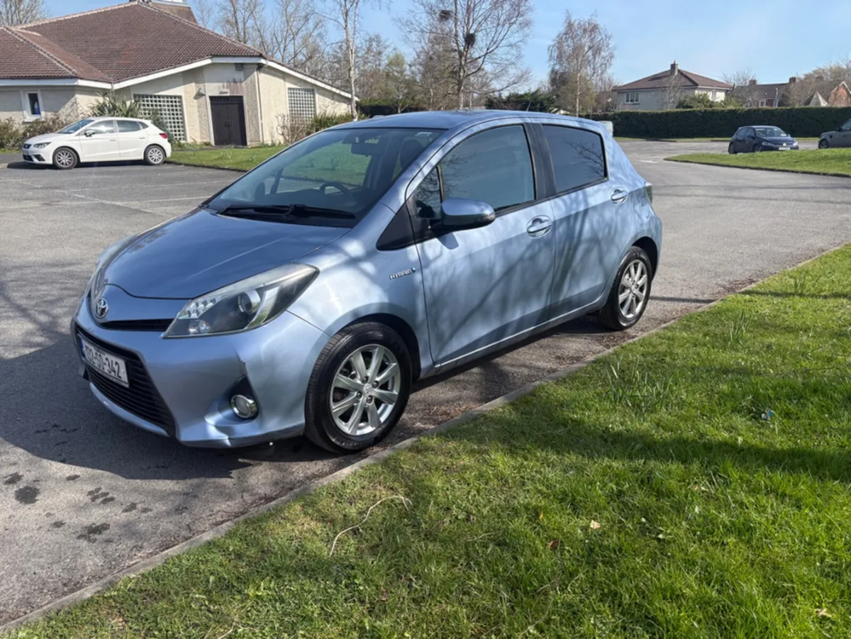 Toyota Vitz T4 CVT 5DR AUTO 1.5 - Image 2