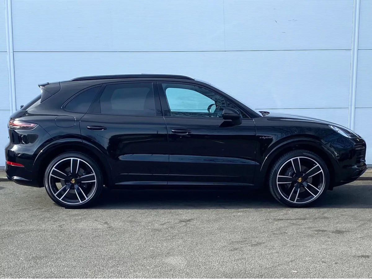 Porsche Cayenne PLATINUM EDITION E-HYBRID 5DR AUTO - Image 4