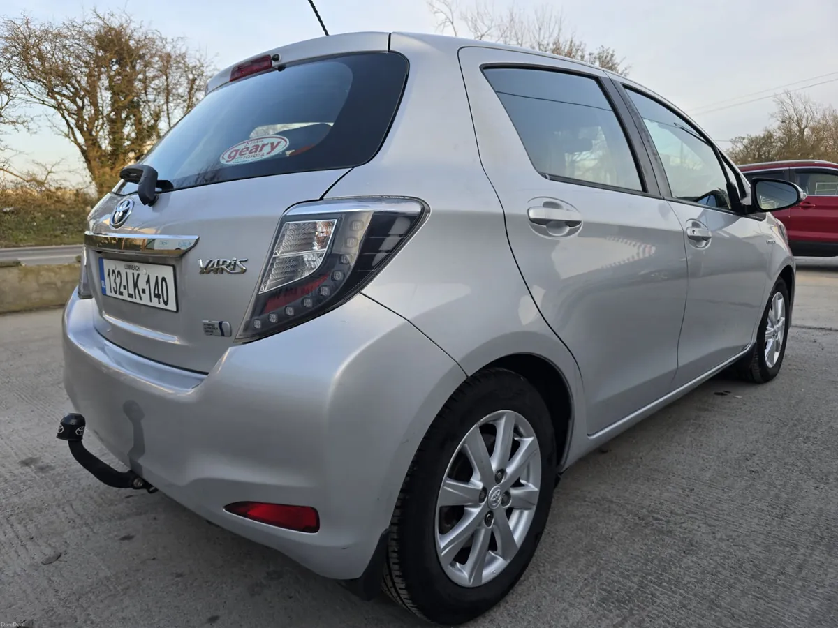132 Toyota Yaris 1.5 Hybrid Auto Luxury Warranty - Image 4