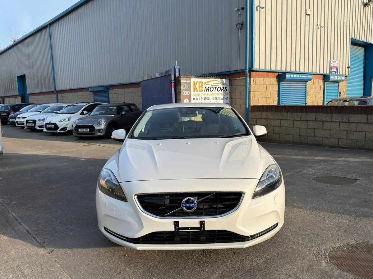2013 VOLVO V40 , FRESH NCT - Image 2