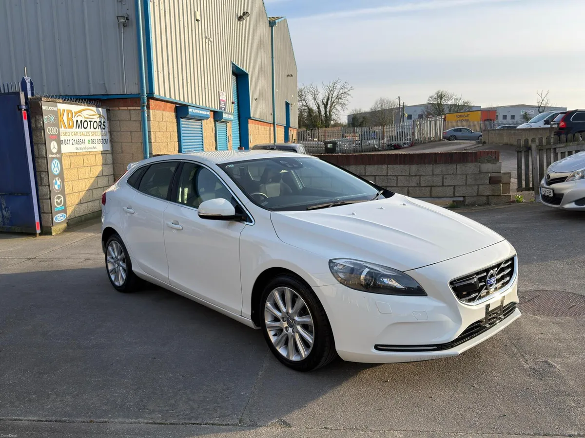 2013 VOLVO V40 , FRESH NCT - Image 3
