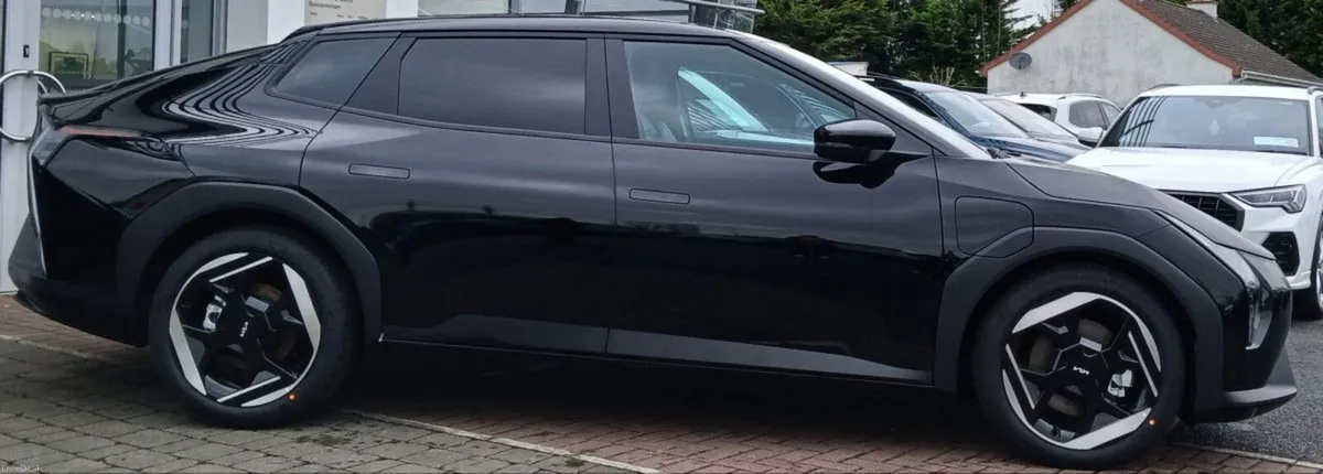 Kia EV4 Fastback  **REAR VIEW CAMERA, KIA CONNECT, - Image 2