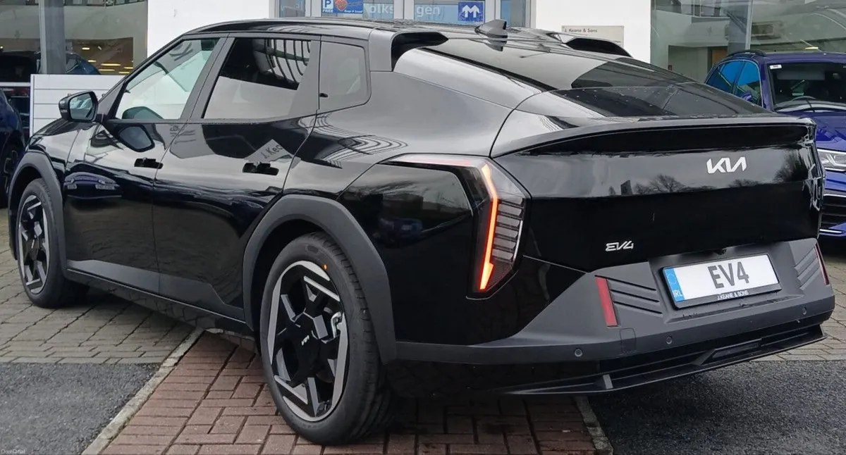 Kia EV4 Fastback  **REAR VIEW CAMERA, KIA CONNECT, - Image 4