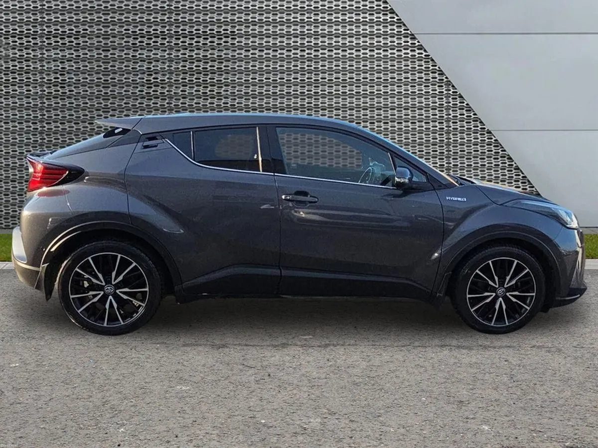 Toyota C-HR 1.8 HYBRID Auto SOL - Image 2