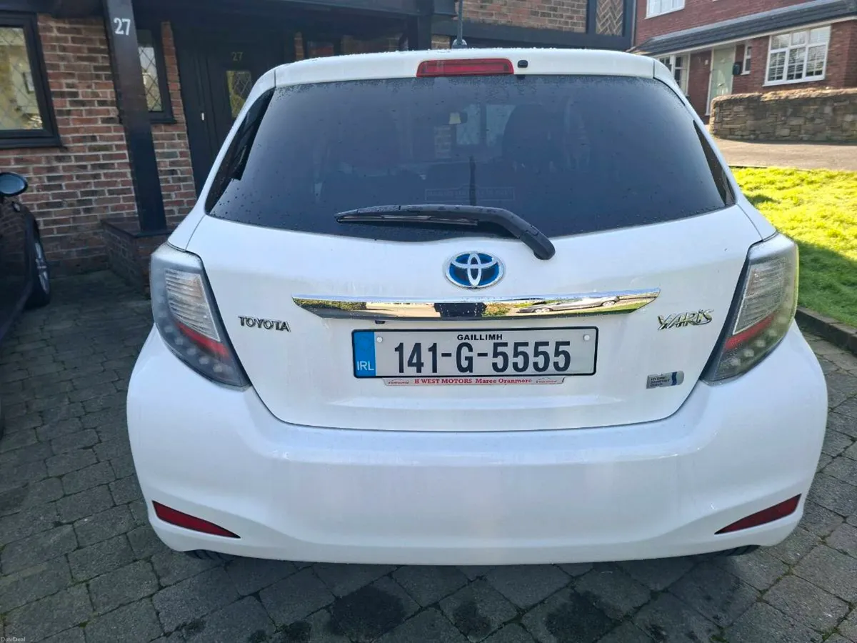 TOYOTA YARIS HYBRID 1.5 AUTOMATIC 2014 STUNNING CO - Image 4