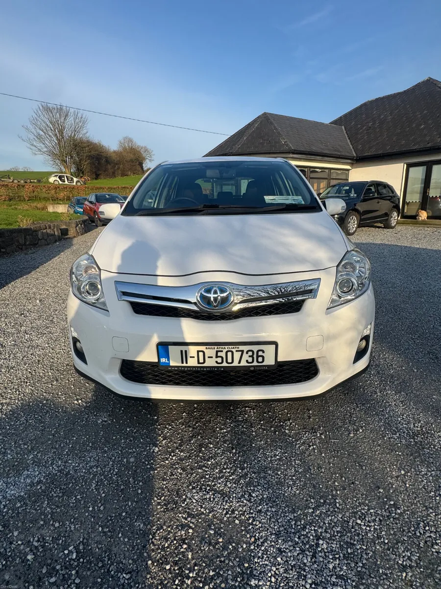 Toyota Auris 2011 tested and taxed low km - Image 2